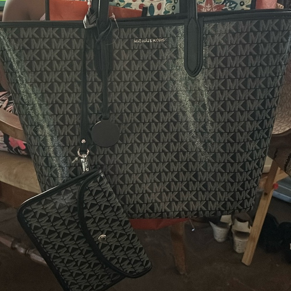 MK tote
